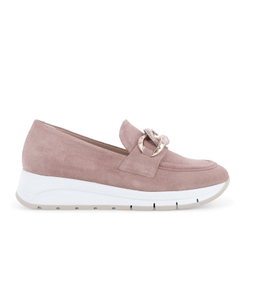 Mocassino slip-on in camoscio rosa antico con catena r20091