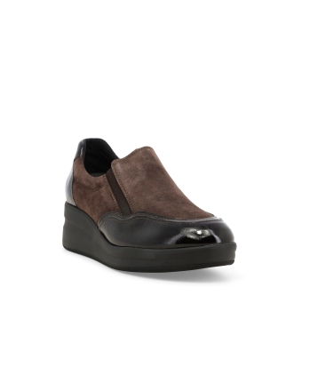 Sneakers donna in vernice e camoscio moro r25641z