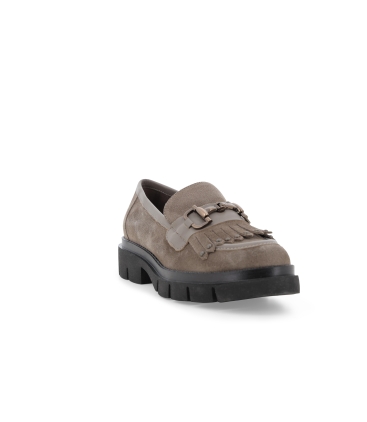 Mocassino platform in camoscio taupe con frangia r45422