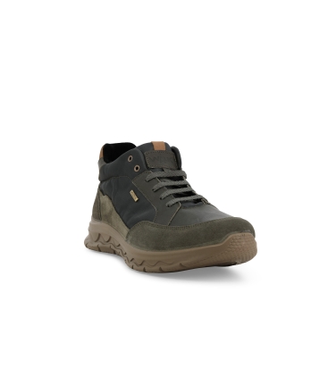 Stivaletto uomo in camoscio verde antipioggia u15535z
