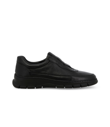 Sneakers uomo accollata in morbida pelle nero u55700