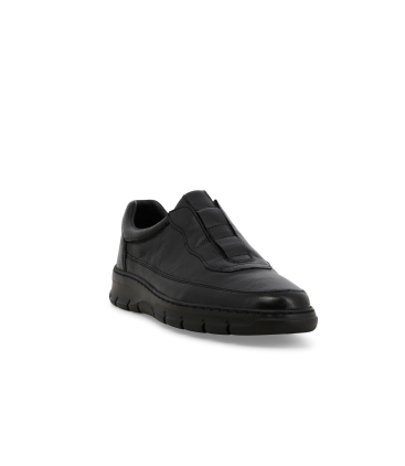 Sneakers uomo accollata in morbida pelle nero u55700