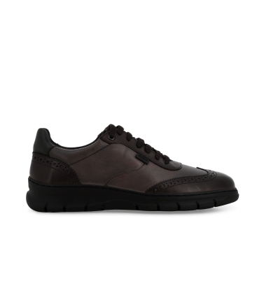 Sneakers uomo allacciata in morbida pelle marrone u55704